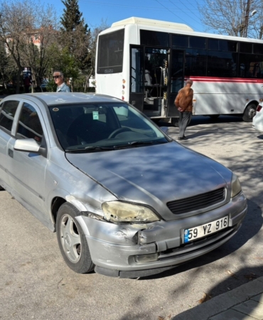 Edirne’de minibüs ile otomobil çarpıştı: 1 yaralı