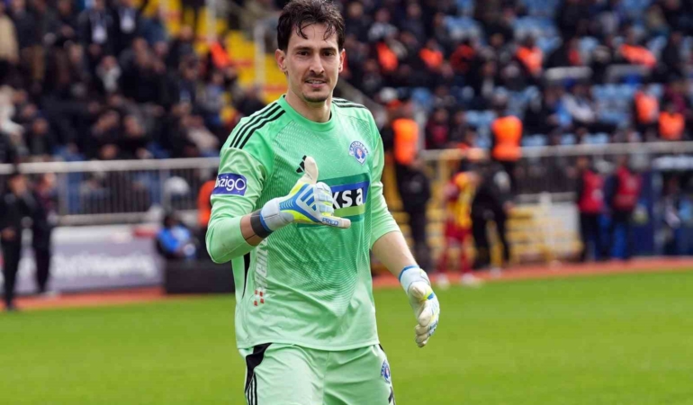 Kasımpaşa kalecisi Andreas Gianniotis’ten uzaklardan gol