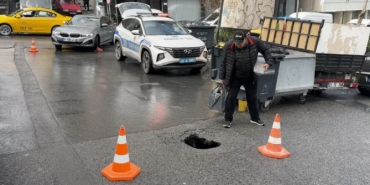 Şişli’de sağanak yağış nedeniyle yol çöktü