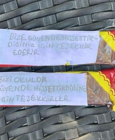 Ayvalık’ta minik öğrencilerden polis amcalarına içten teşekkür