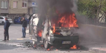 Ataşehir’de minibüs alev alev yandı