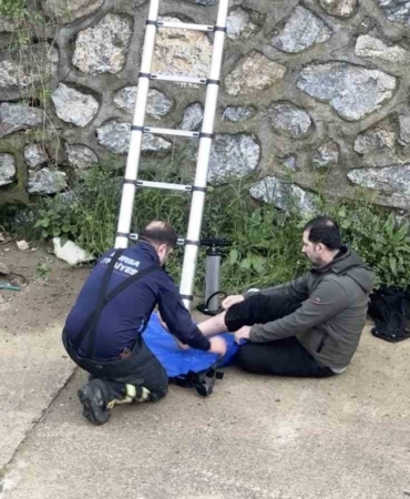 Bursa’da dereye düşen adamı ekipler kurtardı