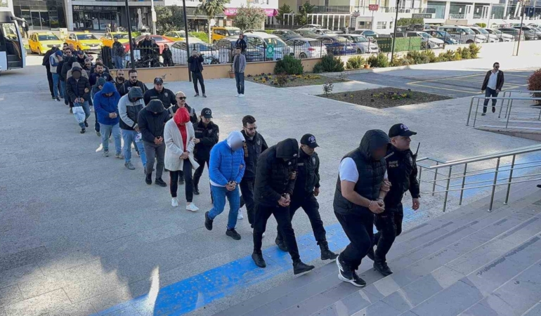 300 milyon liralık yasa dışı bahis çetesi zanlısı 13 kişi adliyeye sevk edildi