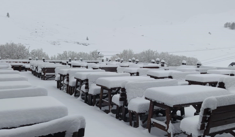 Nisan sonunda Uludağ’da kış geri döndü