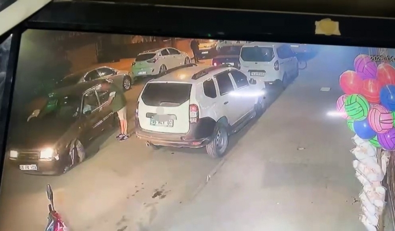 Direksiyon başında kalp krizi geçirince kaza yaptı: Kalbi duran sürücüye 112 ekipleri müdahale etti