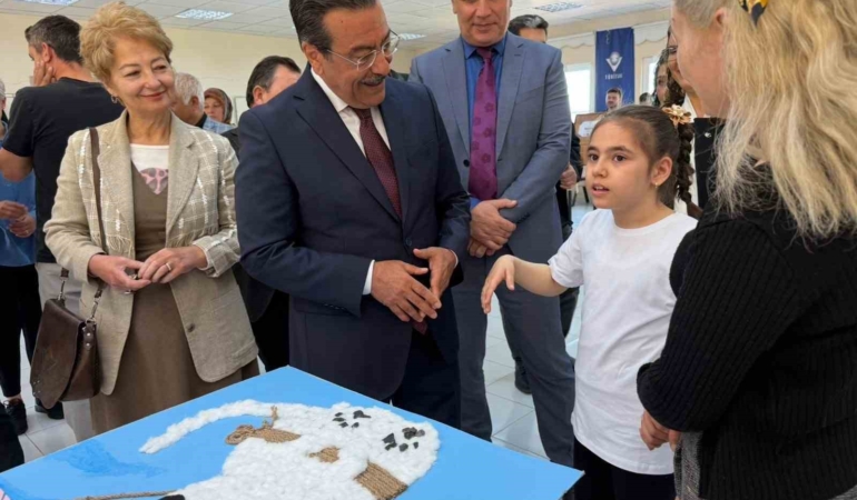 Burhaniye’de özel öğrencilerin düzenlediği bilim fuarı ilgi gördü