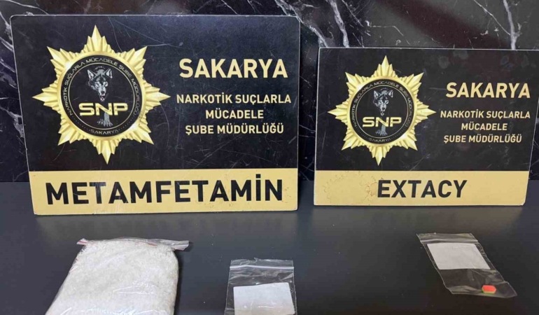 İstanbul’dan Sakarya’ya uyuşturucu getiren 3 şüpheli tutuklandı