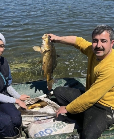 Gölette kaçak avcılığa geçit yok: Yasa dışı ağ imha edildi