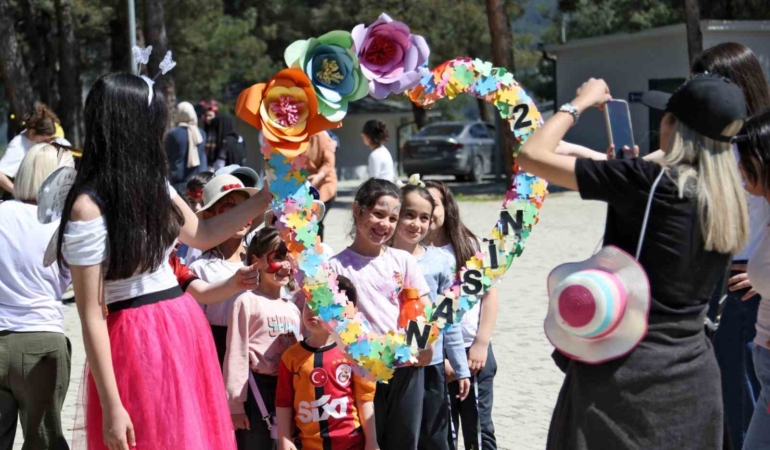 Bursa’da çocuklar patili dostlarla buluştu