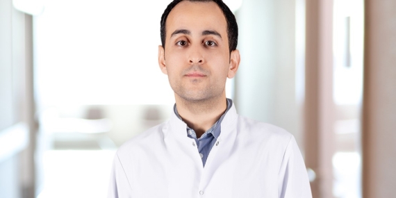 "Gebelik sonrası karın germe için en az 1 yıl beklenmeli"