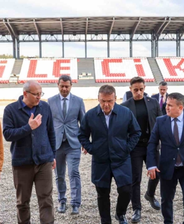 Vali Sözer yeni stadyum inşaatında ve spor salonunda incelemelerde bulundu