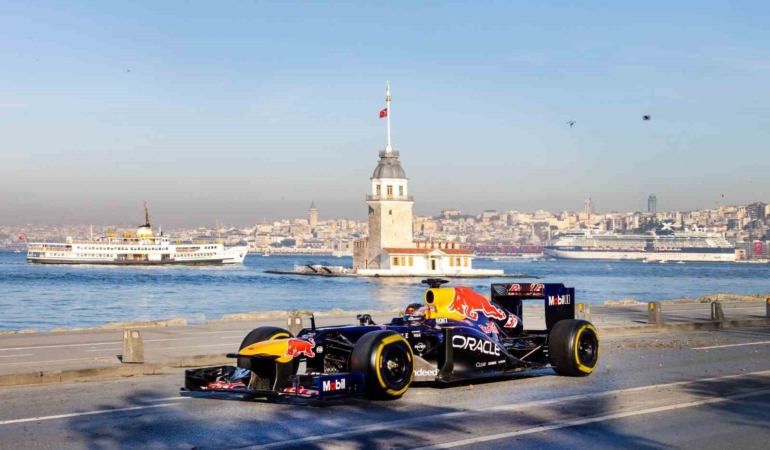 Formula 1 heyecanı 5 yıl sonra İstanbul sokaklarına taşındı