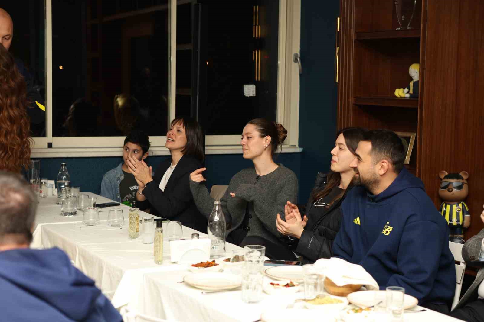 Beyoğlu Fenerbahçeliler Derneği şampiyonları ağırladı