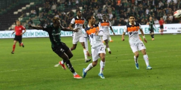 Trendyol Süper Lig: Kocaelispor: 0 - Başakşehir: 0 (İlk yarı)