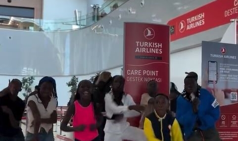 Ugandalı "Hypers Kids Africa" grubundan A Milli Futbol Takımı için özel koreografi