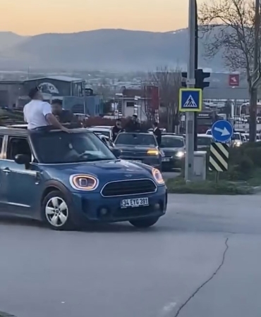 Bursa’da düğün konvoyu tehlike saçtı