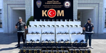 Bir minibüs dolusu silah ve malzemeleri ele geçirildi