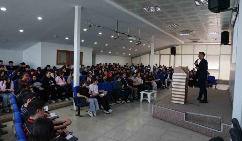 Esenyurt Belediyesi’nden gençlere sınav desteği
