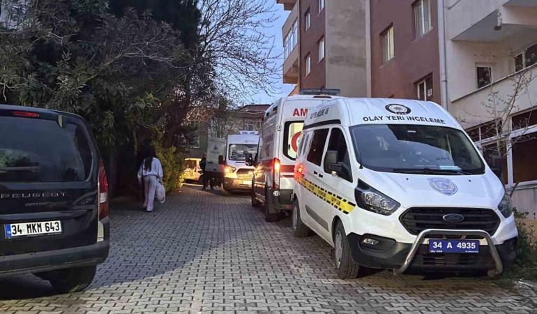 Üsküdar’da aile faciası: Anne ve babasını öldürüp intihar etti