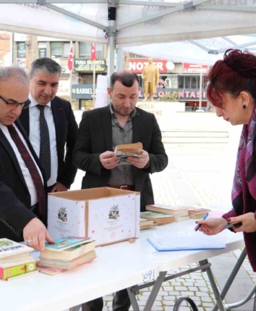 Kitap bağış kampanyası Edremit’te başladı