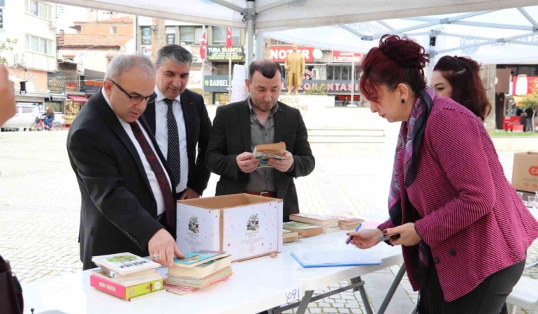 Kitap bağış kampanyası Edremit’te başladı