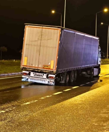 İpsala’da tır, otomobil ve kamyonet ile çarpıştı: 1 yaralı