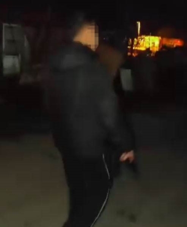 Küçükçekmece’de sokakta uzun namlulu silahla dolaştı, o anları kayda aldı