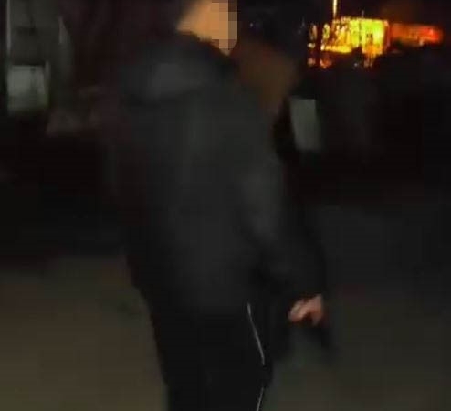 Küçükçekmece’de sokakta uzun namlulu silahla dolaştı, o anları kayda aldı