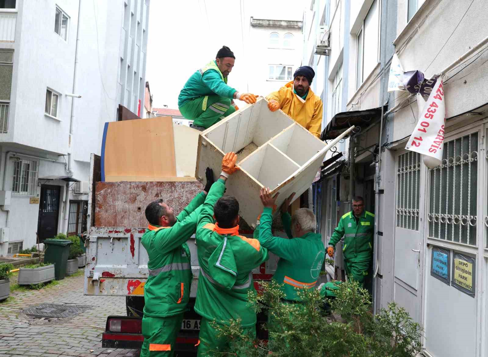 Osmangazi’de çöp eve müdahale