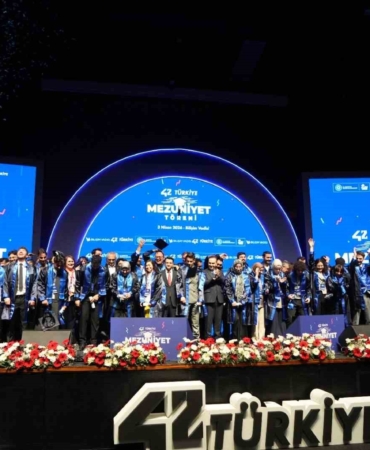 Bakan Kacır, yeni nesil 407 yazılımcı gencin heyecanını paylaştı