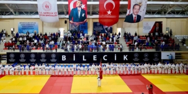 63 ilden 355 sporcu judo şampiyonası için Bilecik’te mücadele ediyor