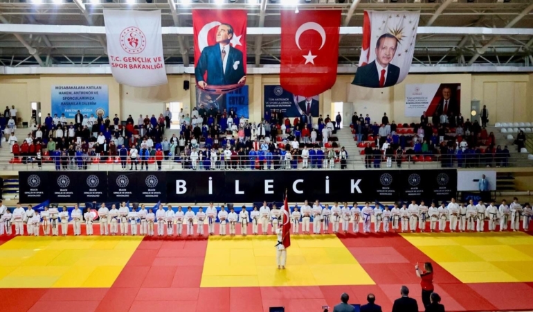 63 ilden 355 sporcu judo şampiyonası için Bilecik’te mücadele ediyor