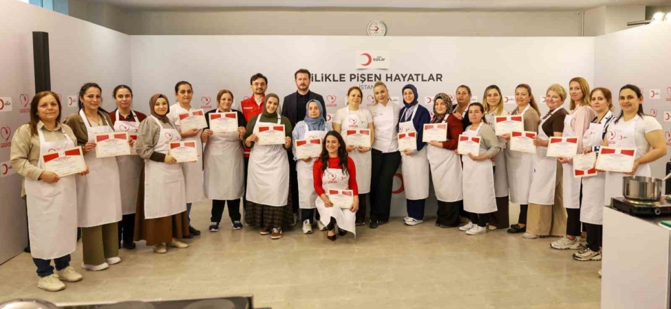 Ünlü şef Danilo Zanna depremzede kadınlarla aynı mutfakta buluştu