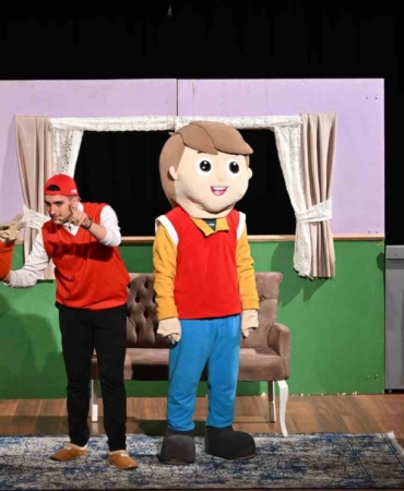 Minikler İstanbul’u sahnedeki rüyada keşfetti