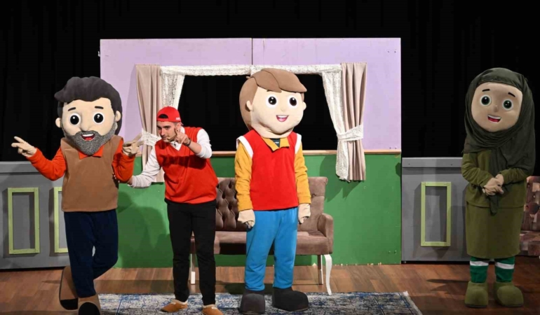 Minikler İstanbul’u sahnedeki rüyada keşfetti