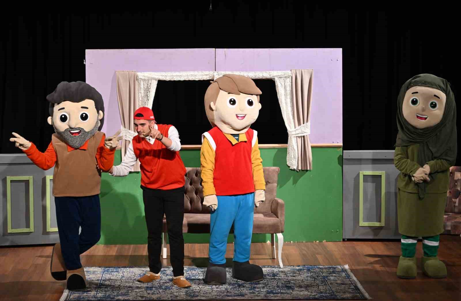 Minikler İstanbul’u sahnedeki rüyada keşfetti