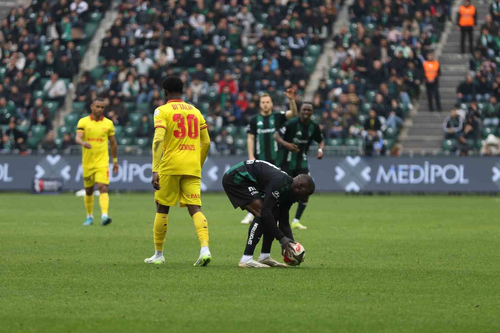 Trendyol Süper Lig: Kocaelispor: 1 - Göztepe: 1 (Maç sonucu)