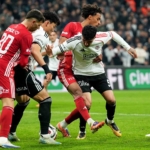 Trendyol Süper Lig: Beşiktaş: 3 - Antalyaspor: 1 (İlk yarı)