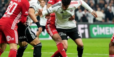 Trendyol Süper Lig: Beşiktaş: 3 - Antalyaspor: 1 (İlk yarı)