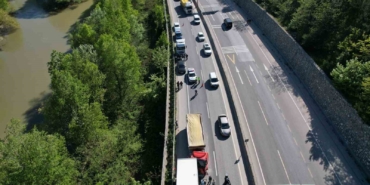 D-650’yi kilitleyen kaza: İki tır çarpıştı, uzun araç kuyrukları oluştu