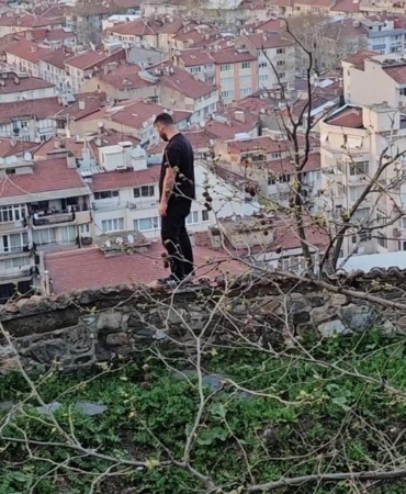 Tophane surlarında korku dolu anlar, 4 saat ikna edilmeye çalışıldı, düştü yaralandı