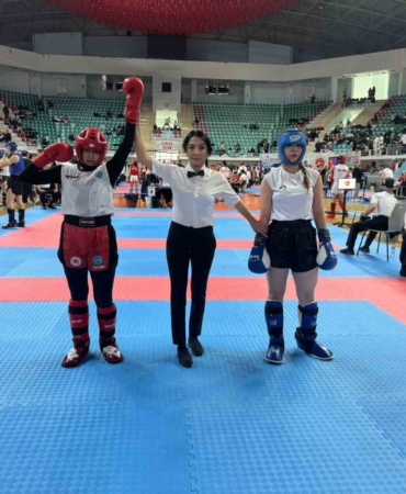 Diyarbakır’da düzenlenen Kick Boks Şampiyonasında Pazaryeri damgası