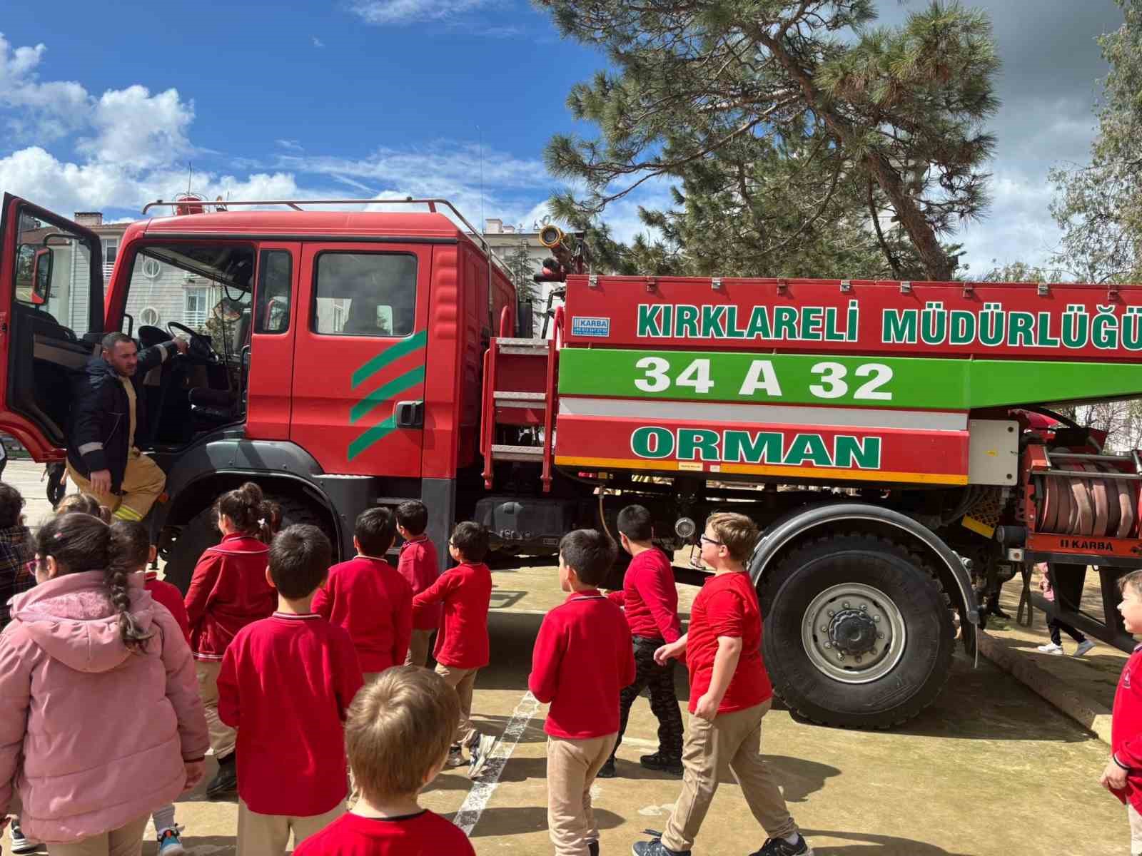 Babaeski’de öğrencilere orman sevgisi ve yangın eğitimi verildi