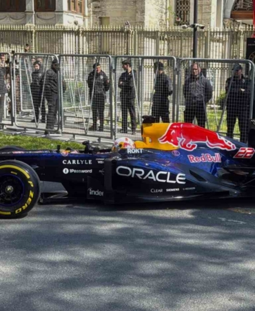 Yuki Tsunoda’dan, İstanbul sokaklarında gösteri sürüşü