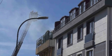 Üsküdar’da korkutan çatı yangını