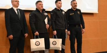 Otogarda uyuşturucu sevkiyatını engelleyen güvenlik personeline plaket