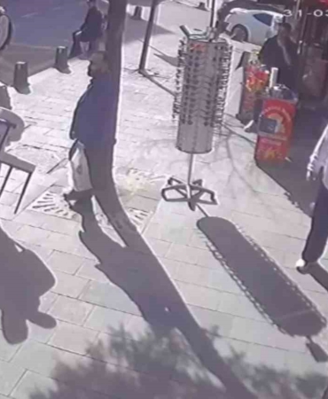 Arnavutköy’de mağaza önündeki sandalyeleri çalan kadın yakalandı