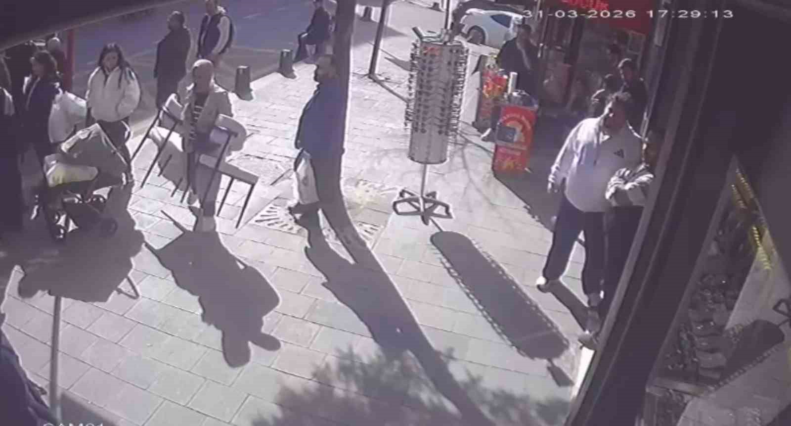 Arnavutköy’de mağaza önündeki sandalyeleri çalan kadın yakalandı
