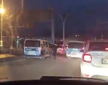 Babası kızmasın diye uygulamadan kaçtı, polisin üzerine araç süren genç kovalamacayla yakalandı