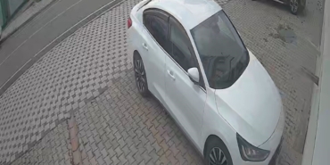 Çarpışan araçlardan biri takla attı, 7 kişi yaralandı: Kaza anı kamerada